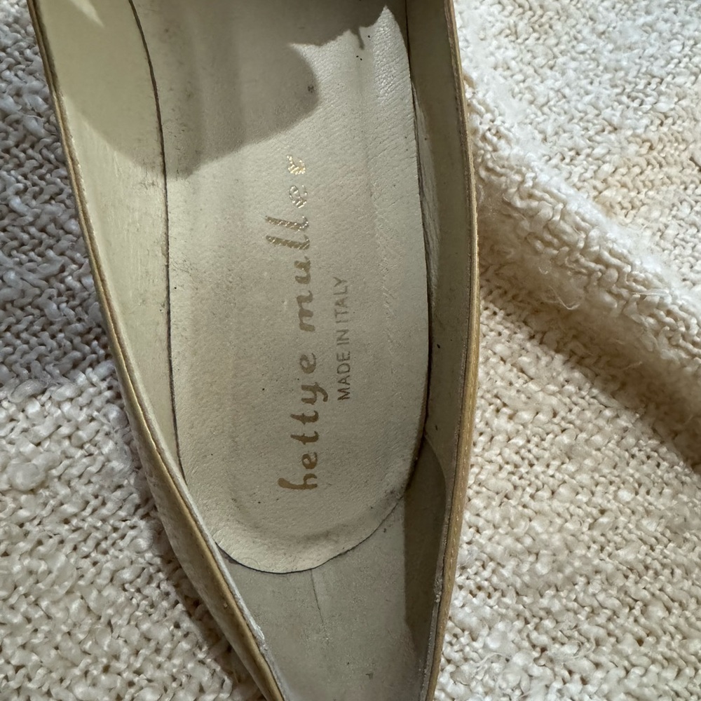 Bettye Muller Cream Women's Heels